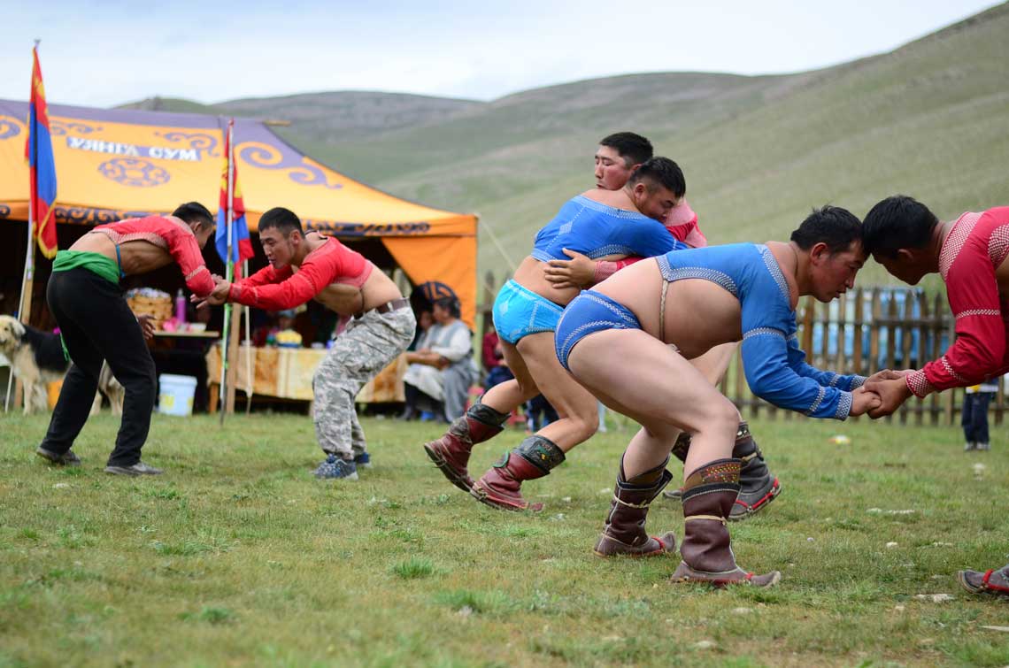 Lutteurs mongols au combat